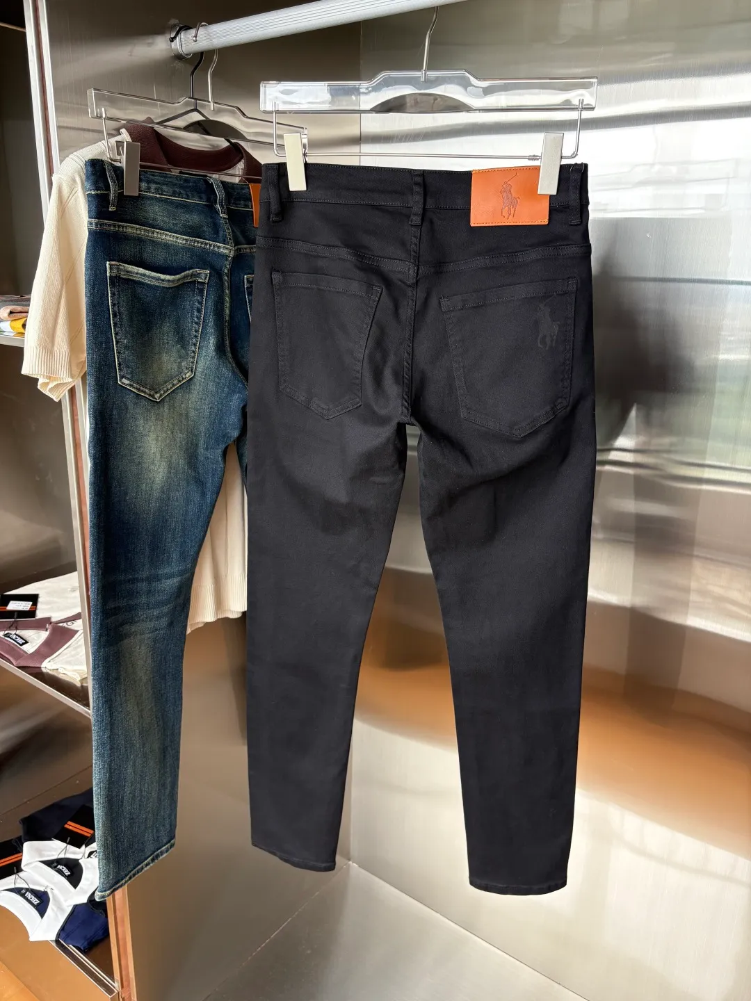 P240 A super stylish pair of jeans, customized original washed denim fabric, unique design, top-notch embroidered letter pattern logo, original hardware accessories decoration, an extremely outstanding pair of jeans, the materials and craftsmanship are extremely luxurious and exquisite, extremely high-grade, handsome and stylish upper body, recommended 👍, 005 code number: 29-38 but not 35; 37
